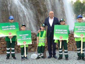 Minik İşçiler Çevre Ve Ağaç Sevgisiyle Sahaya İndi