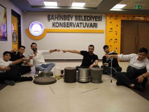 Bakır Mutfak Malzemelerini Enstrümana Dönüştürdüler