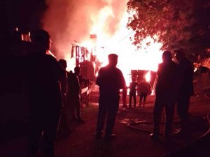 Köyde Çıkan Yangında İki Ev Küle Döndü
