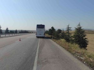 Afyonkarahisar’da Tıra Otobüs Ve Kamyon Çarptı: 2 Ölü, 5 Yaralı