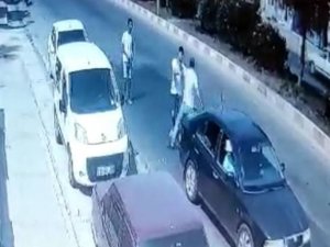 Trafikte Bıçaklı Saldırı Girişimi