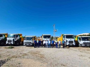 Bursa Büyükşehir Belediyesi’nin Emet’e 7 Kamyon Ve 1 Tır Dolusu Malzeme