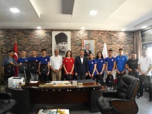 Eskişehirli Yüzücüler Ve Antrenörler Tebrik Edildi