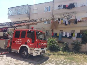 Evde Mahsur Kalan Engelli Çocuğu İtfaiye Kurtardı
