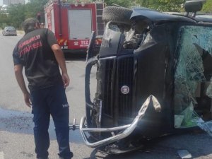 Kontrolden Çıkan Hafif Ticari Araç Devrildi: 2 Yaralı