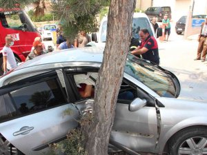 Düğüne Gelen Aile Kaza Yaptı, 3 Kişi Yaralandı