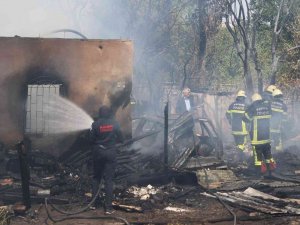 Ailesine Kızdı, Evi Ateşe Verdi