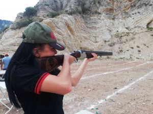 Turnuvada Kadın Sporcular Attığını Vurdu