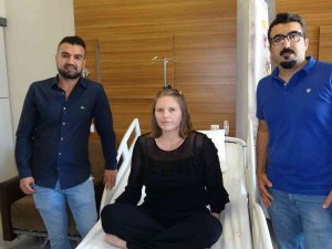 Amerikalı Hemşire Van’a Geldi, Devlet Hastanesinde Estetik Operasyonu Yaptırdı