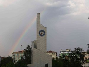 Başkentte Yağmur Sonrası Gökkuşağı Oluştu
