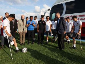 Cumhurbaşkanı Recep Tayyip Erdoğan, Ampute Futbol Takımı’nı Ziyaret Etti