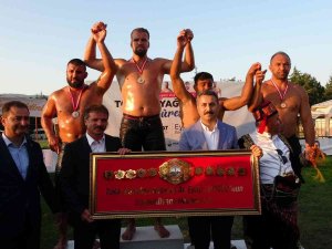 Tokat’ta Yağlı Güreşlerin Şampiyonu Gümüşalan Oldu