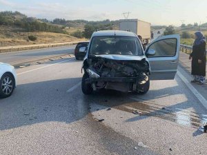Virajı Alamayan Otomobil Takla Attı: 2 Yaralı