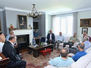 Vali Yerlikaya’dan Saldırıya Uğrayan Kartal Cemevi Vakfı Başkanı’na ’Geçmiş Olsun’ Ziyareti