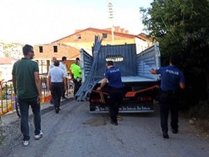 Bisikletiyle Kamyonun Altına Giren Çocuk Öldü