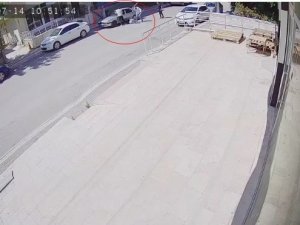 Ağabeyi, Kardeşi Ve Yeğenleri Tarafından Cadde Ortasında Sopayla Darp Edildi