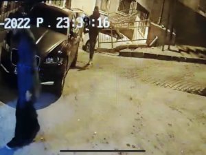 Kağıthane’de Kapkaç Anı Kameraya Yansıdı: Avukatın Evrak Çantasını Çaldılar