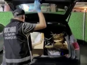 Tarihi Eser Kaçakçılarının Aracında Nadide Eserler Ele Geçirildi