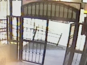 İ̇stanbul’da Genç Kadının Binadan Düştüğü Anlar Kamerada