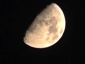 Yüksekova’da ’Yarım Ay’ Güzelliği