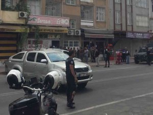 İ̇ki Kayınbiraderini Vurup Birinin Eşini Rehin Aldı