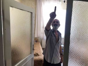 3 Gündür Odada Mahsur Kalan Yaşlı Adamın İmdadına Önce Komşusu Sonra Ekipler Yetişti