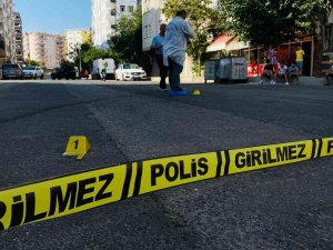 Maskeli Şahıslar Toptancıya Sokak Ortasında Kurşun Yağdırdılar