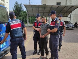 Kötü İşçilik Nedeniyle Tartıştığı Arkadaşını Sopa Ve Bıçakla Öldürdü
