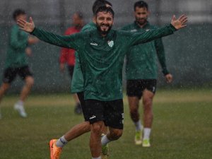 Bursaspor Yağmur Altında Çalıştı