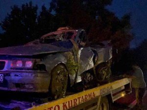 İ̇çerisinde 4 Gencin Bulunduğu Otomobil Şarampole Girdi: 2 Ölü