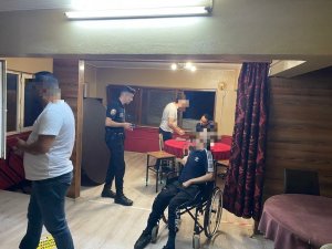 Polisten Lokal Ve Eğlence Yerlerine Baskın