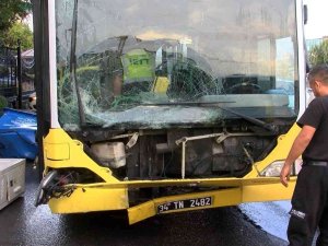 Üsküdar’da İ̇ett Otobüsü Kaza Yaptı, Otobüsün Boş Olması Faciayı Önledi