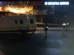 Esenyurt’ta Şüpheliler İş Yerine Kurşun Yağdırdı: 4 Yaralı
