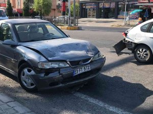 Elazığ’da Trafik Kazası: 3 Yaralı