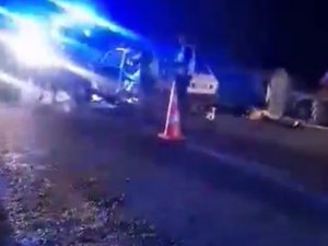 Otomobil Traktörün Taşıdığı Su Tankerine Çarptı; 1 Ölü, 4 Yaralı