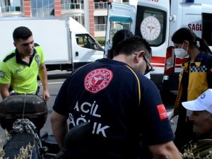 Hastaneye Gitmek İstemeyen 82 Yaşındaki Yaralı Motosikletliyi Ambulans Şoförü İkna Etti