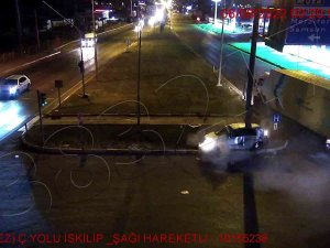 Anne Ve Bebeğinin Hayatını Kaybettiği Feci Kaza Güvenlik Kamerasında