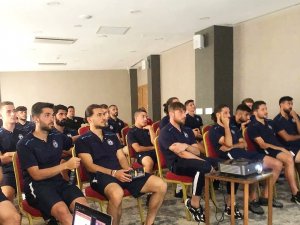 Afyonsporlu Futbolculara Beslenme Eğitimi Verildi