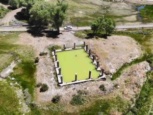 Kaplıca Suyuna Serinlemek İçin Giriyorlar