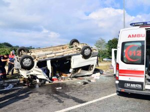 Mevsimlik Tarım İşçilerini Taşıyan Minibüs İle Hafif Ticari Araç Çarpıştı: 1 Ölü, 19 Yaralı