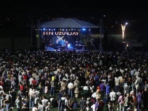 Ekin Uzunlar Sevenlerini Coşturdu