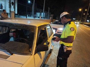 Denetiminde Polis Bir Sürücüyü Alkollü Araç Kullanırken Yakaladı