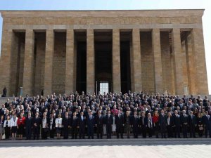 Bakan Çavuşoğlu 13. Büyükelçiler Konferansı Öncesi Anıtkabir’i Ziyaret Etti