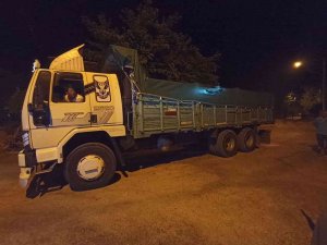 Seydikemer’de Kamyon Kasasında 64 Düzensiz Göçmen Yakalandı