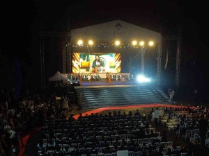 Bahçeşehir Üniversitesi 22. Dönem Mezunlarını Coşkuyla Uğurladı