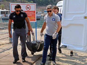Denizde Boğulan Emekli Öğretmene, Gözü Yaşlı Kardeşlerden Son Öpücük