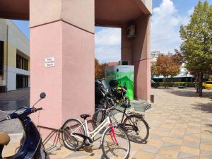 Uyarı İbaresine Aldırış Etmeden Motosikletlerini Park Ediyorlar