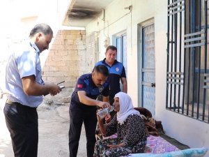 Yaşlı Kadının Yardımına Zabıta Yetişti