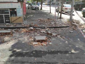 Bağcılar’da Tadilat Sırasında Çöken Balkonla Birlikte Yere Düşen İşçi Hayatını Kaybetti