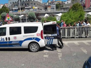 Parkta Bıçaklı Kavga: 1 Yaralı